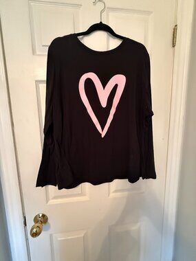 Plus size Heart Graphic Top
